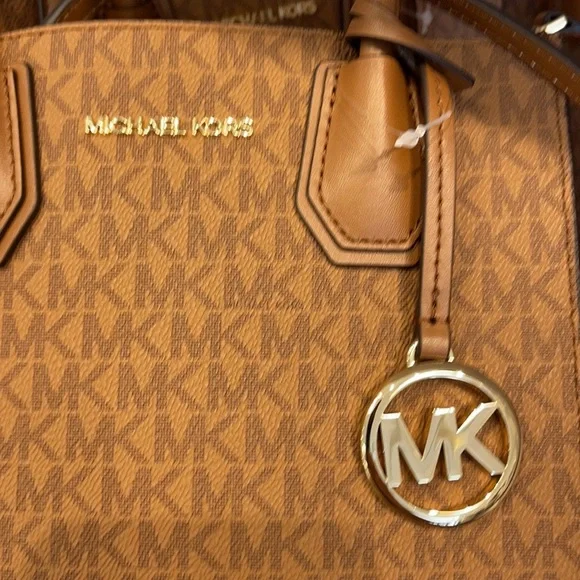 Michael Kors Mercer Medium Pebbled Leather Crossbody Bag - Picture 10 of 16